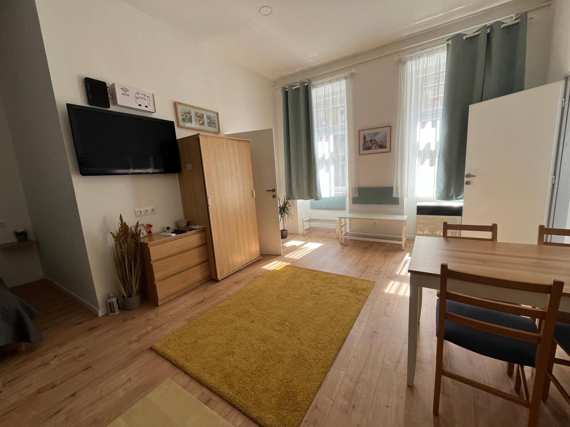 Centerpoint R7 Apartment *
